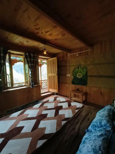Ruhoots Cafe & Homestays