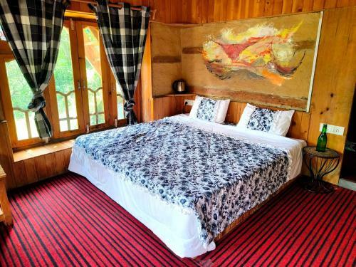 Ruhoots Cafe & Homestays