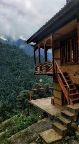 Ruhoots Cafe & Homestays