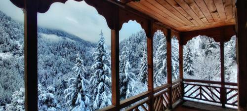 Ruhoots Cafe & Homestays