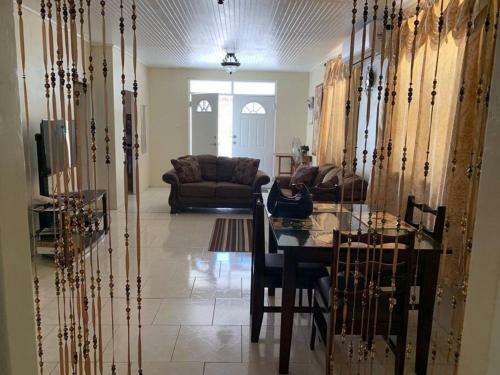 Modern Air Conditioned Home For Family & Adventure