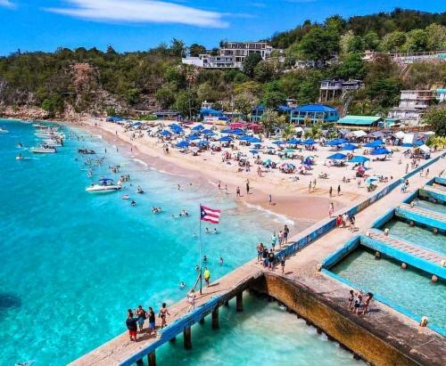 Apartamento *beach Front Oasis With Fast Wifi & A/c*