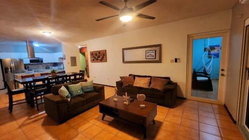 Apartamento *beach Front Oasis With Fast Wifi & A/c*