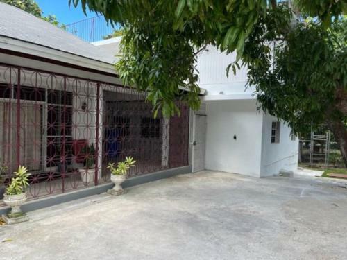 Tropical Getaway Apartment In Montego Bay