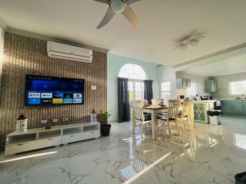 Luxury Oceanfront Penthouse Rooms