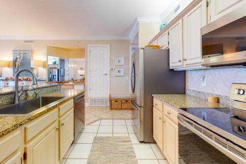 Hotel Regency Isle 305