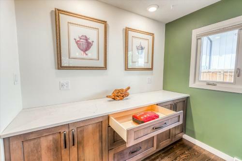Luxury Home By North Glenmore Park