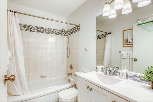 Luxury Home By North Glenmore Park