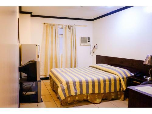 Crowne Garden Hotel