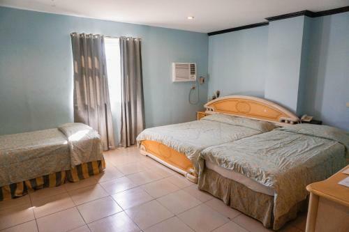 Crowne Garden Hotel