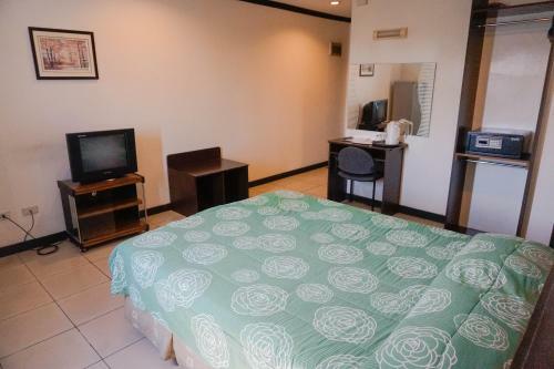 Crowne Garden Hotel