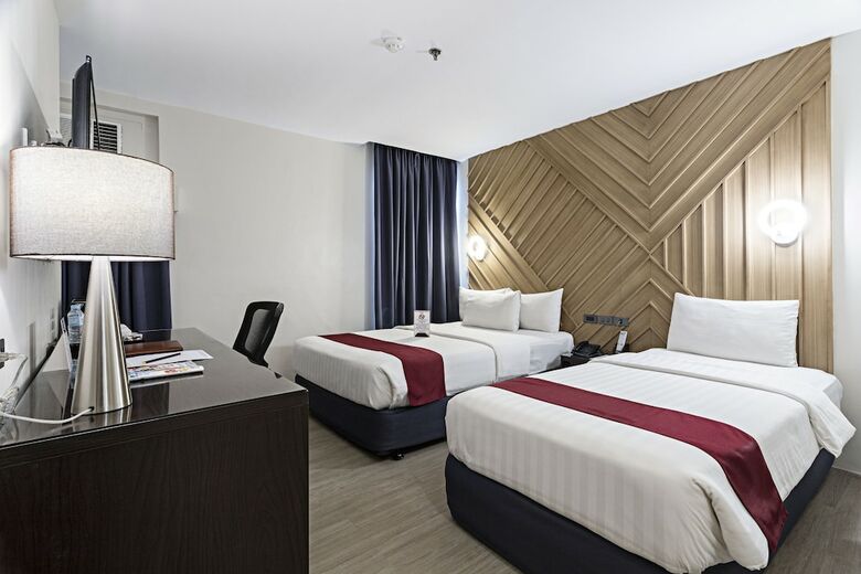 Sarrosa International Hotel And Residential Suites