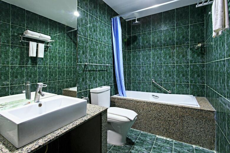 The Orchard Cebu Hotel & Suites