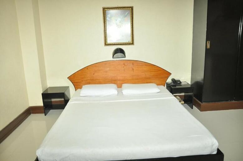 Hotel Paragon Suites