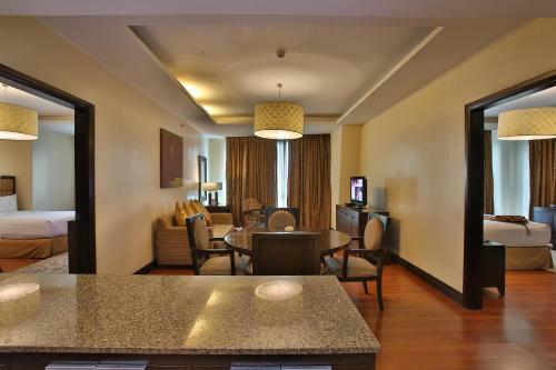 Crown Regency Hotel & Towers