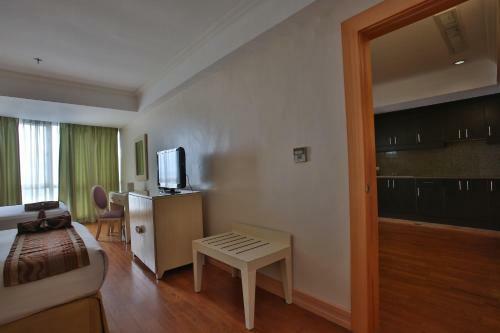 Crown Regency Hotel & Towers