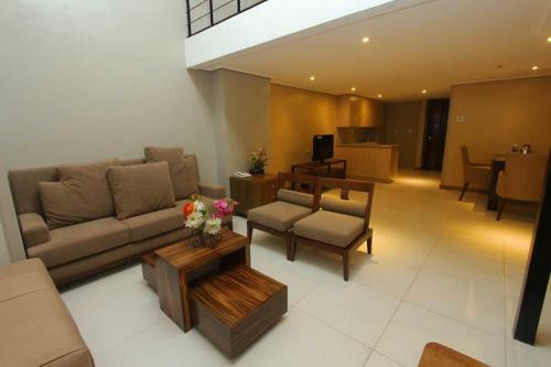 Crown Regency Hotel & Towers