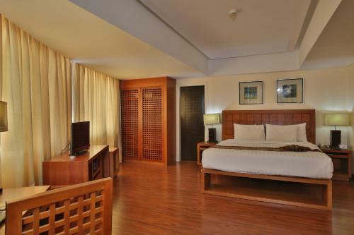 Crown Regency Hotel & Towers