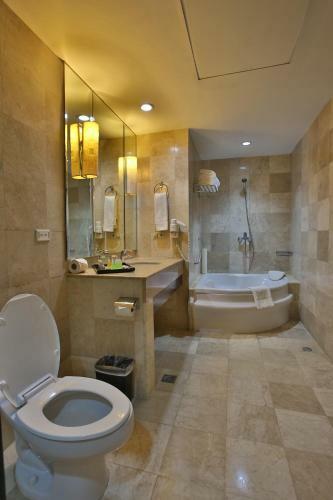 Crown Regency Hotel & Towers