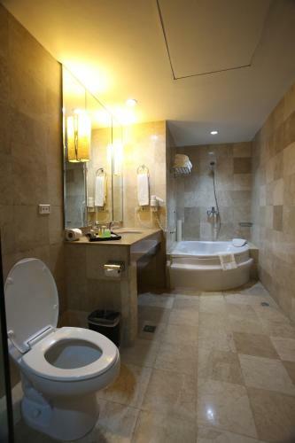Crown Regency Hotel & Towers