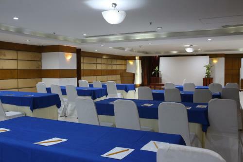 Crown Regency Hotel & Towers