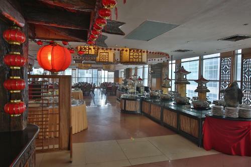 Crown Regency Hotel & Towers