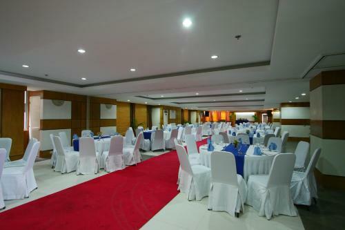 Crown Regency Hotel & Towers