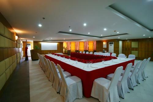Crown Regency Hotel & Towers
