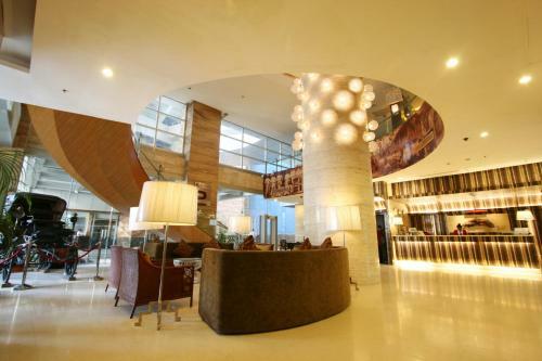 Crown Regency Hotel & Towers