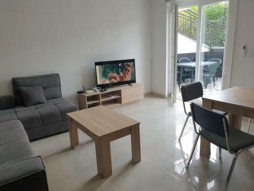 Apartment With Garden