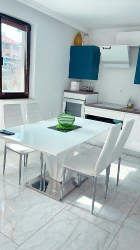 Three Rooms Apartment Next To The Sea