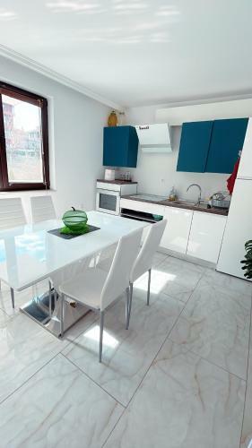 Three Rooms Apartment Next To The Sea