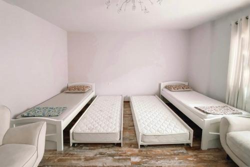 Cozy And Spacious 2 Bedroom Apartment In Sh�ngjin.