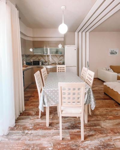 Cozy And Spacious 2 Bedroom Apartment In Sh�ngjin.