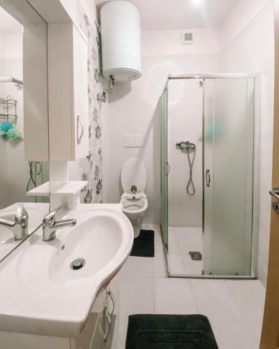 Cozy And Spacious 2 Bedroom Apartment In Sh�ngjin.