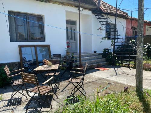 Hostal North Gate Guest House And Camping