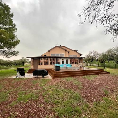 3 Bedroom House And 2 Rvs