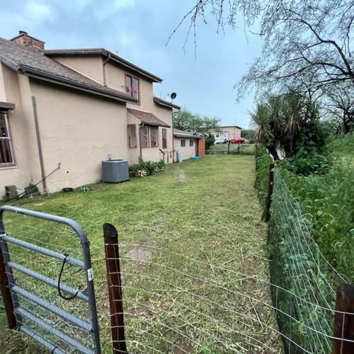 3 Bedroom House And 2 Rvs