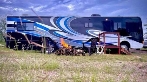 3 Bedroom House And 2 Rvs
