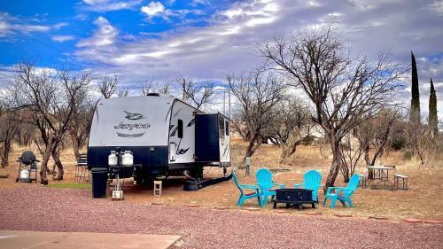 3 Bedroom House And 2 Rvs