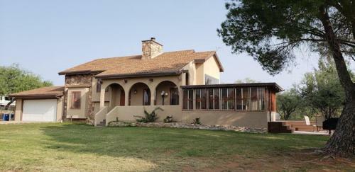 3 Bedroom House And 2 Rvs