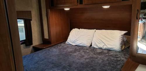 3 Bedroom House And 2 Rvs