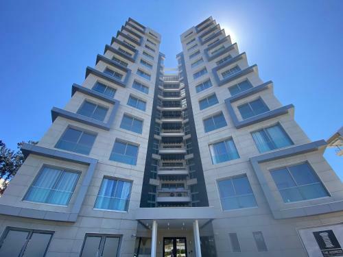 Sea View - Serviced 2 Bedroom Apartment