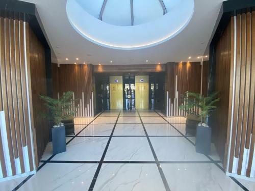 Sea View - Serviced 2 Bedroom Apartment