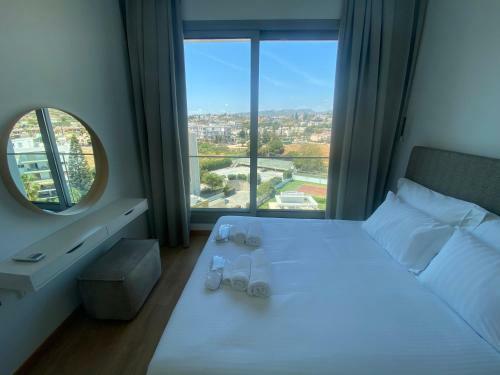 Sea View - Serviced 2 Bedroom Apartment
