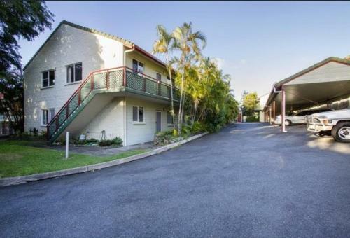 Hazelwood Tropical Apartment Unit