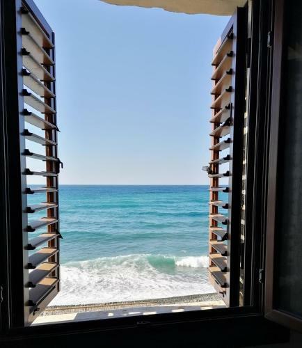 Shambala Beach House-where Mountains Meet The Sea