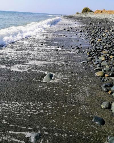 Shambala Beach House-where Mountains Meet The Sea