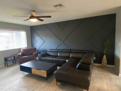 Cubs Corner - 4 Bed 2 Bath Retreat.