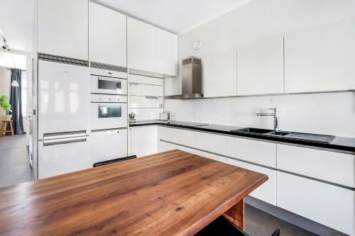Apartamento Wehost Top Floor Transformable 2br 8min To Centrum